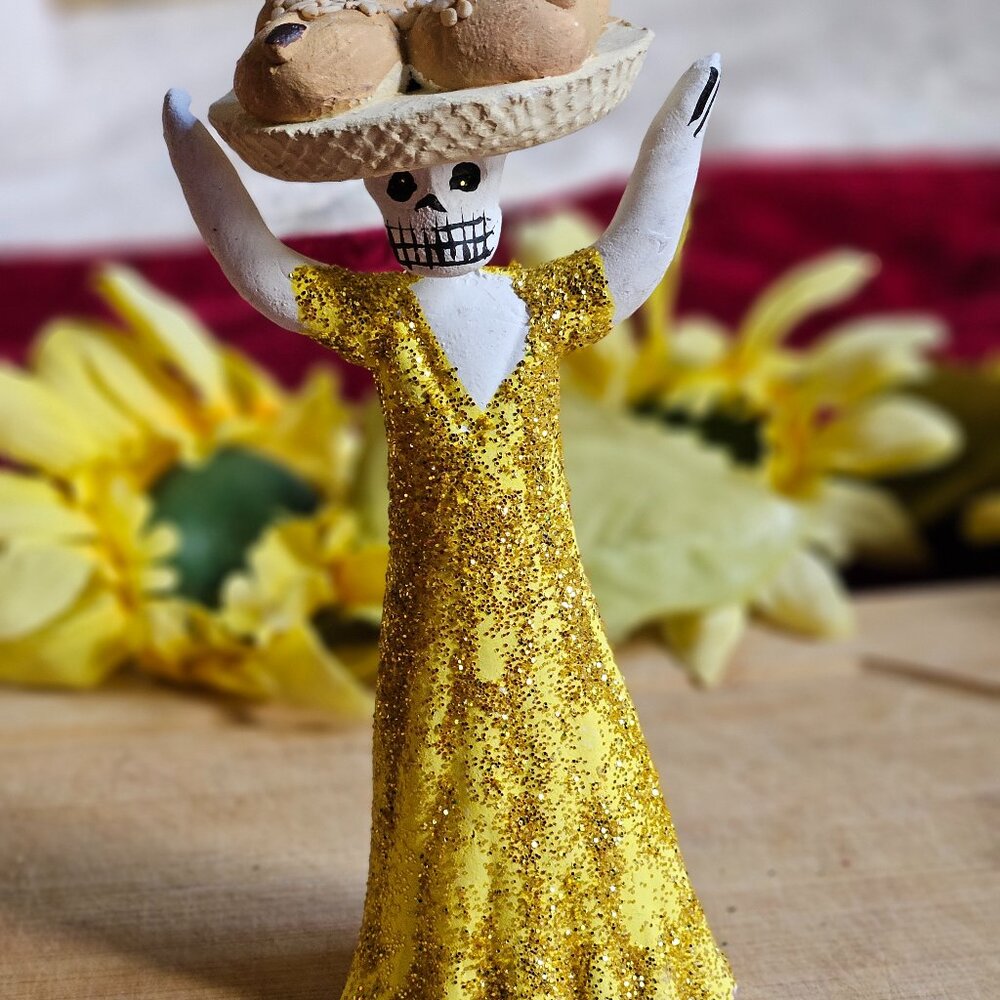 VTG OAXACAN STREET BREAD SELLER SCULPTURE